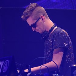 Portada Robin Schulz - Love Me A Little