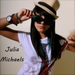 Portada Julia Michaels - Born to Party