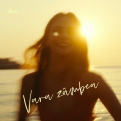 Portada Alexia - Vara zâmbea