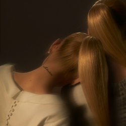 Portada Ariana Grande - End Of The World