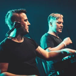 Portada Super8 & Tab - Into