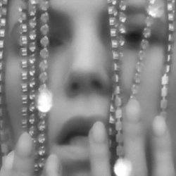 Portada Skylar Grey - Show Me Where It Hurts