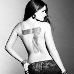 Portada Nelly Furtado - Showstopper