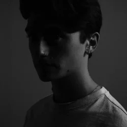 Portada Hoax - Noir (Mixed)