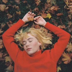 Portada girl in red - we fell in love in october