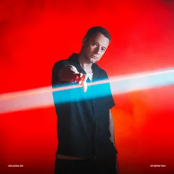 Portada Friction & Sam Harper - Holding On