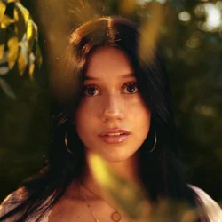 Portada Hailey Picardi - hide and seek