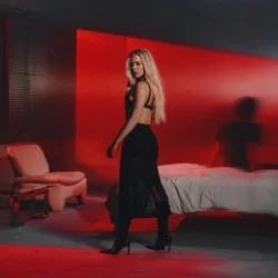 Portada hands on me
