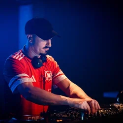 Portada Luvstruck - Do You Think About Me (Extended Mix)