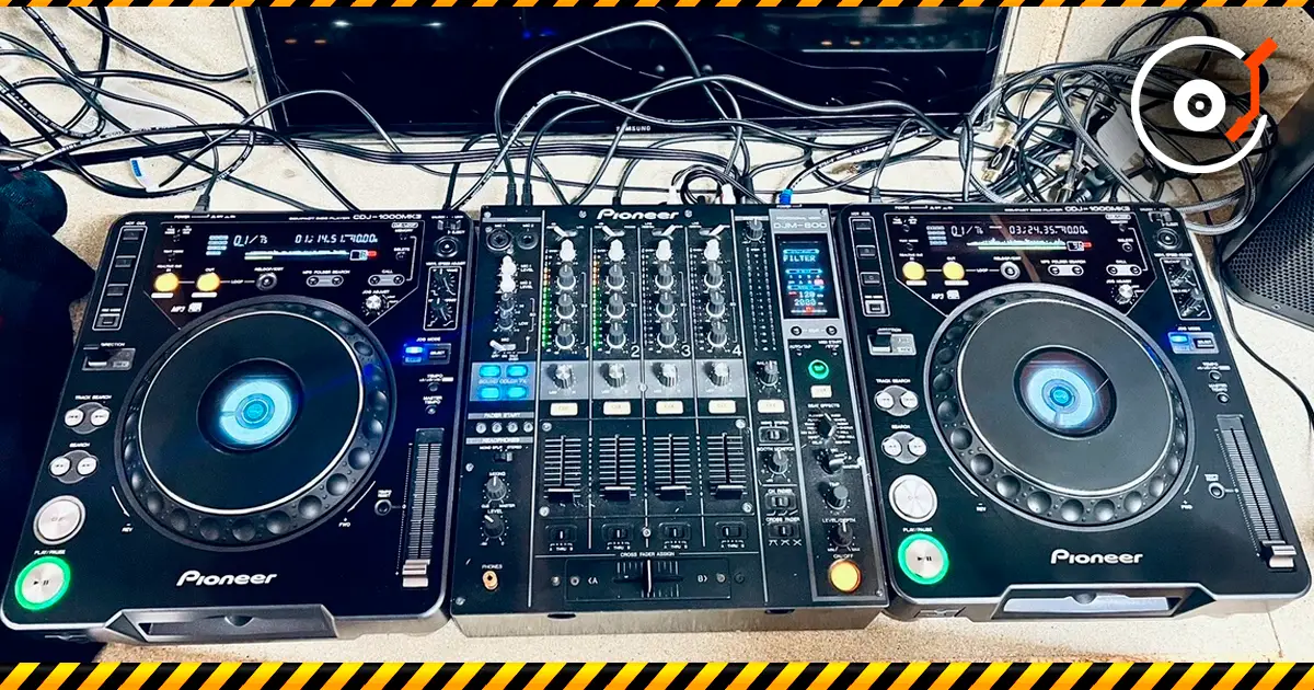 Cómo el Pioneer CDJ-1000 y el DJM-800 cambiaron el mundo del DJing